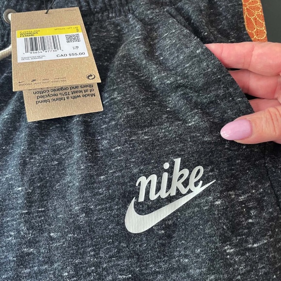 Nike Pants - NWT 🌺 NIKE Sportswear Gym Vintage Capris | Small